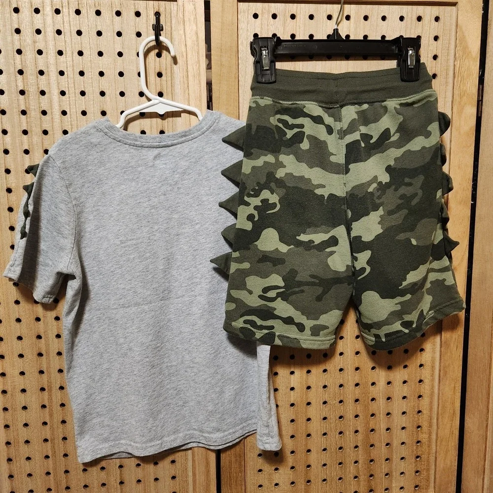 Garanimals ROAR Dinosaurs Boys Outfit 2 Pieces Set Shirt and  Pull On Shorts 7‎